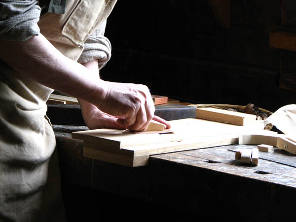 Nacemos de la influencia y formación  heredada en el sector de la <strong>carpintería de madera y ebanistería  en Páramo (O).</strong>